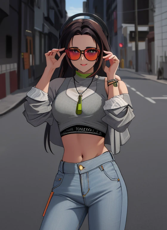 Mujer arafed con un top verde y jeans rotos sosteniendo sus gafas, Llevar un sexy top recortado, sujetador y pantalones cortos streetwear, Hermoso midriff, posando en una calle, Uso de crop top, her belly button is exposed, Abdomen expuesto, , Usar un crop top, casual photography, cintura - disparo, tinyest midriff ever