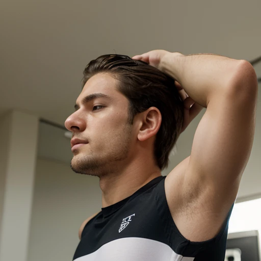 A 19 year old white boy, muy hermoso, de perfil fino, y cabello rizado, atletic body