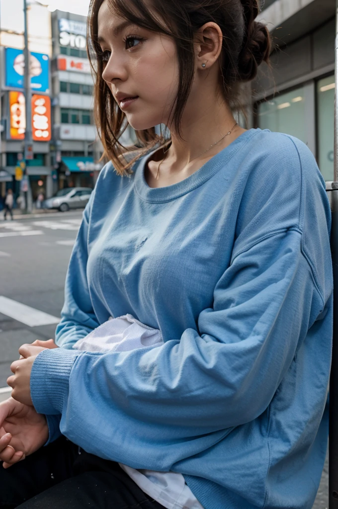 arafed woman in tokyo, on the road on shibuya, Portrait Sophie Mudd, Magnifique sweat shirt, a lot of person behind, joli short bleue