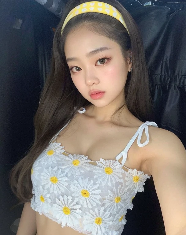 A closeup of a woman wearing a white top and a yellow headband, jennie blackpink, Jaeyeon Nam, jossi do blackpink, com flores, TaeJune Kim, Ulzzang, Heonhwa Choe, Jinyoung Canela, linda mulher coreana jovem, Mulher sul-coreana bonita, Lalisa Manobal, portrait of jossi do blackpink, mulher coreana jovem bonita