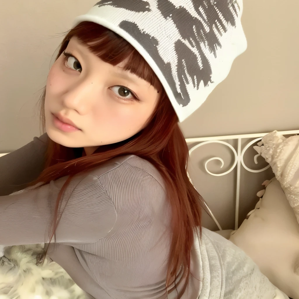 mulher arafada, com longos cabelos ruivos, wearing a hat and posing for a photo, Ulzzang, Chiho, Deayami Kojima, Chiho ashima, aoi ogata |, Sakimichan, Parque Ji-min, chan sakimi, Rosto bonito das meninas japonesas, menina coreana, inspirado em Ayami Kojima, Ayami Kojima Amano