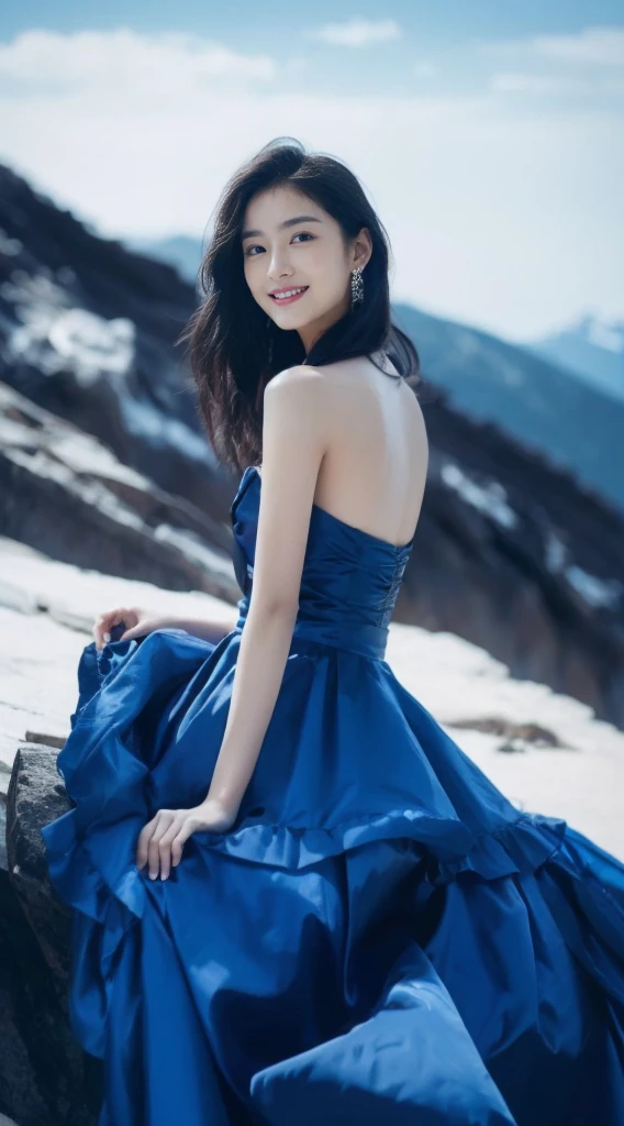 (On a table, Best quality at best, realistically, ultra - detailed, meticuloso, A high resolution, 8k wallpaper), Close-up portrait of a beautiful woman, Chariada, Smiling, light brown messy hair, Perfect dynamic composition, 美丽meticuloso的眼睛, Just like the cover of a fashion magazine, On campus
