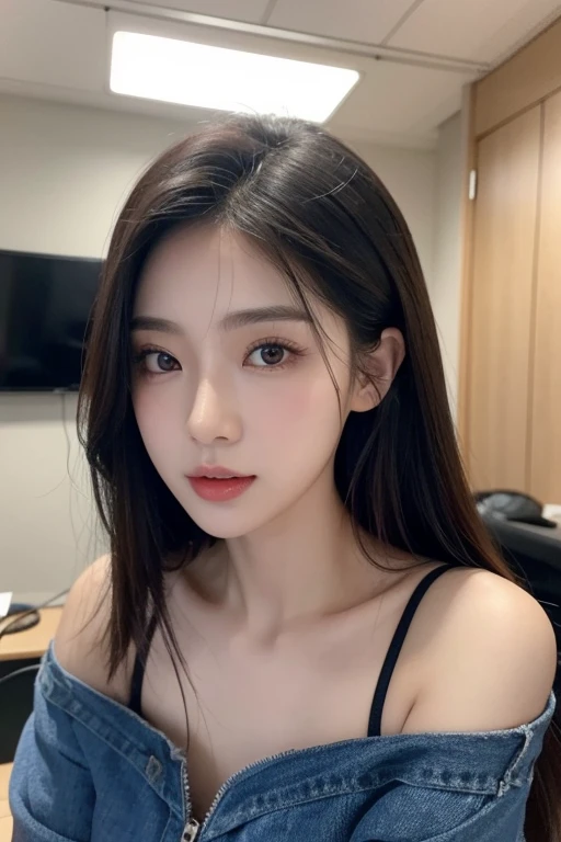 An Asian beauty is live broadcasting in the live broadcast room,We need to be able to see that this beauty is an anchor image