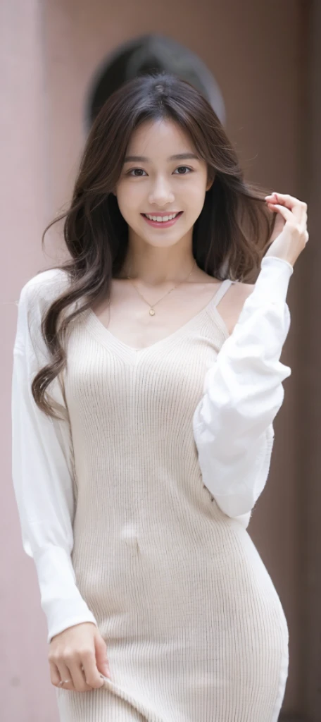 (On a table, Best quality, realistically, ultra - detailed, meticuloso, A high resolution, 8k wallpaper), Close-up portrait of a beautiful woman, Chariada, Smiling, light brown messy hair, Perfect dynamic composition, 美丽meticuloso的眼睛, Just like the cover of a fashion magazine, On campus