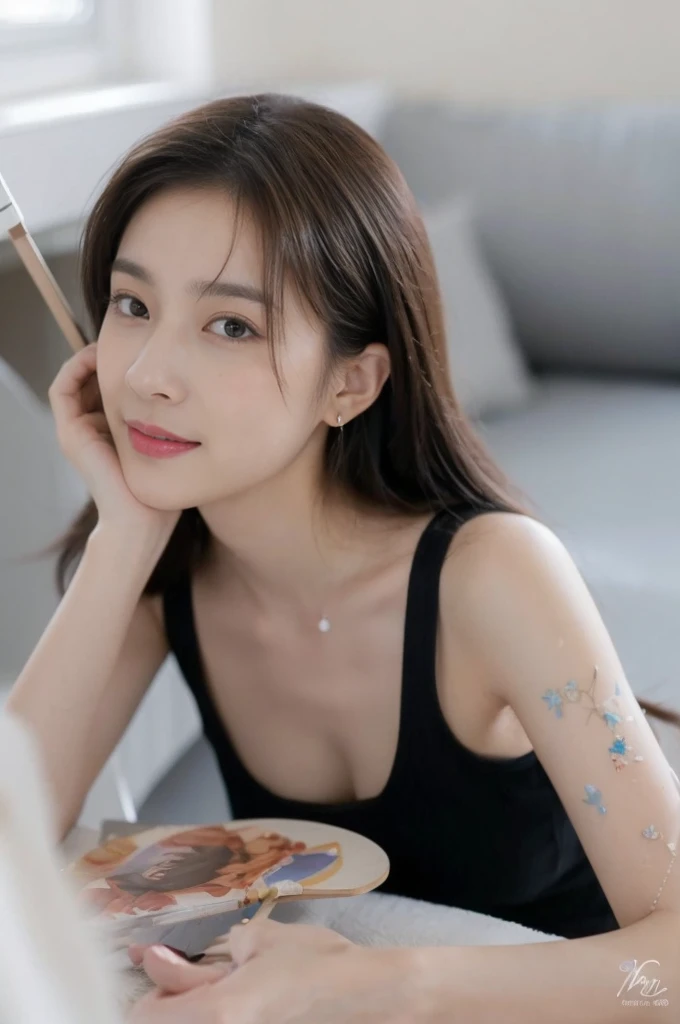 (On a table, Best quality, realistically, ultra - detailed, meticuloso, A high resolution, 8k wallpaper), Close-up portrait of a beautiful woman, Chariada, Smiling, light brown messy hair, Perfect dynamic composition, 美丽meticuloso的眼睛, Just like the cover of a fashion magazine, On campus