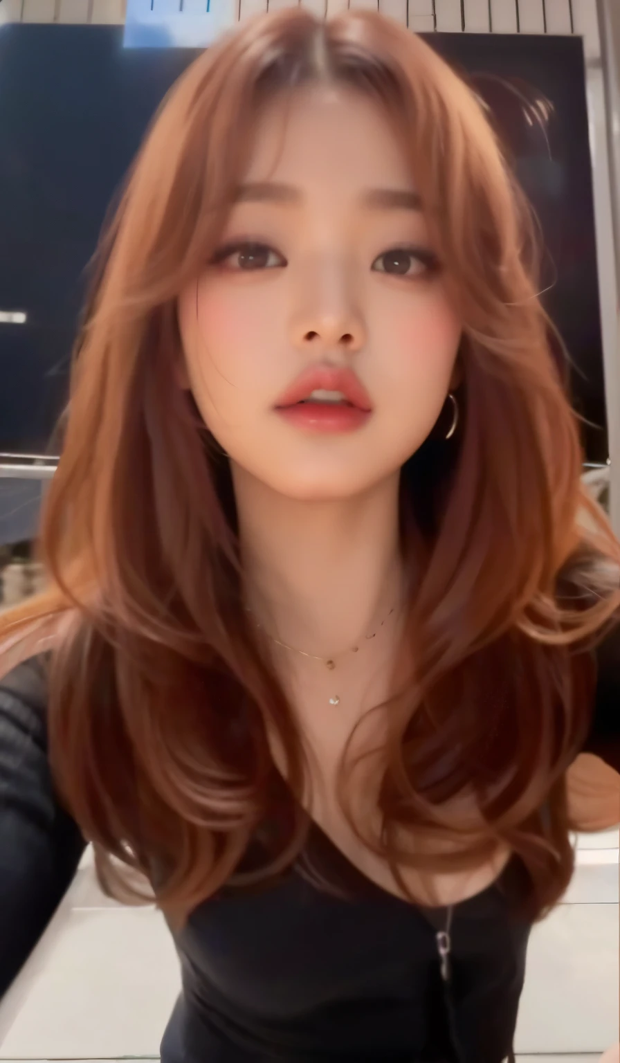 um close de uma mulher com longos cabelos ruivos vestindo uma blusa preta, Lalisa Manobal, Heonhwa Choe, jennie blackpink, Dom Yunjoo, Lalisa Manoban do Blackpink, tzuyu de duas vezes, Parque Ji-min, Parque Roseanne do Blackpink, Jaeyeon Nam, com franja, Ela tem longos cabelos castanhos alaranjados