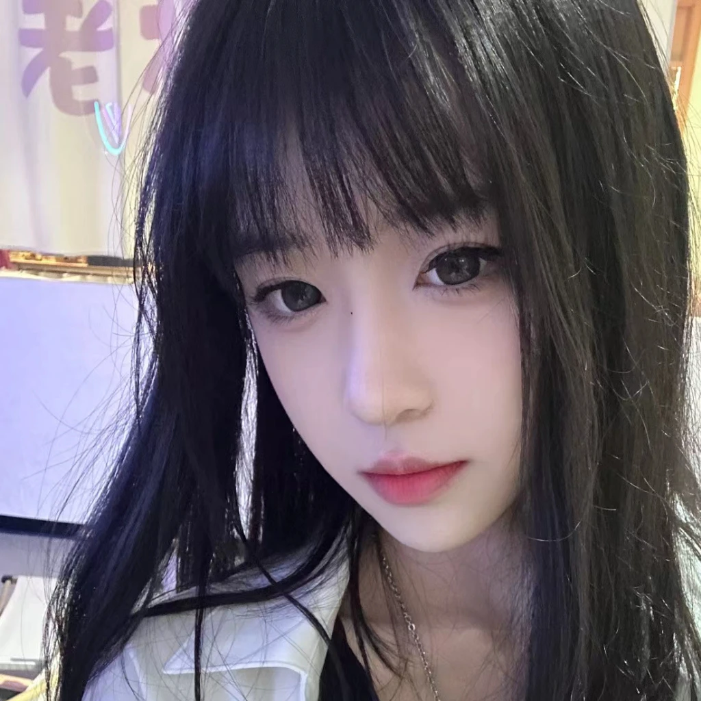 Close-up of a woman with long hair in a white jacket, ulzzangs, lalisa manobal, she has black hair With bangs, hime-cut, Baiji haircut hairstyle, Kurohime cuts hair, With bangs, xintong chen, neat hair With bangs, Korean girls, Has a cute and delicate face, Cute and delicate face of girl