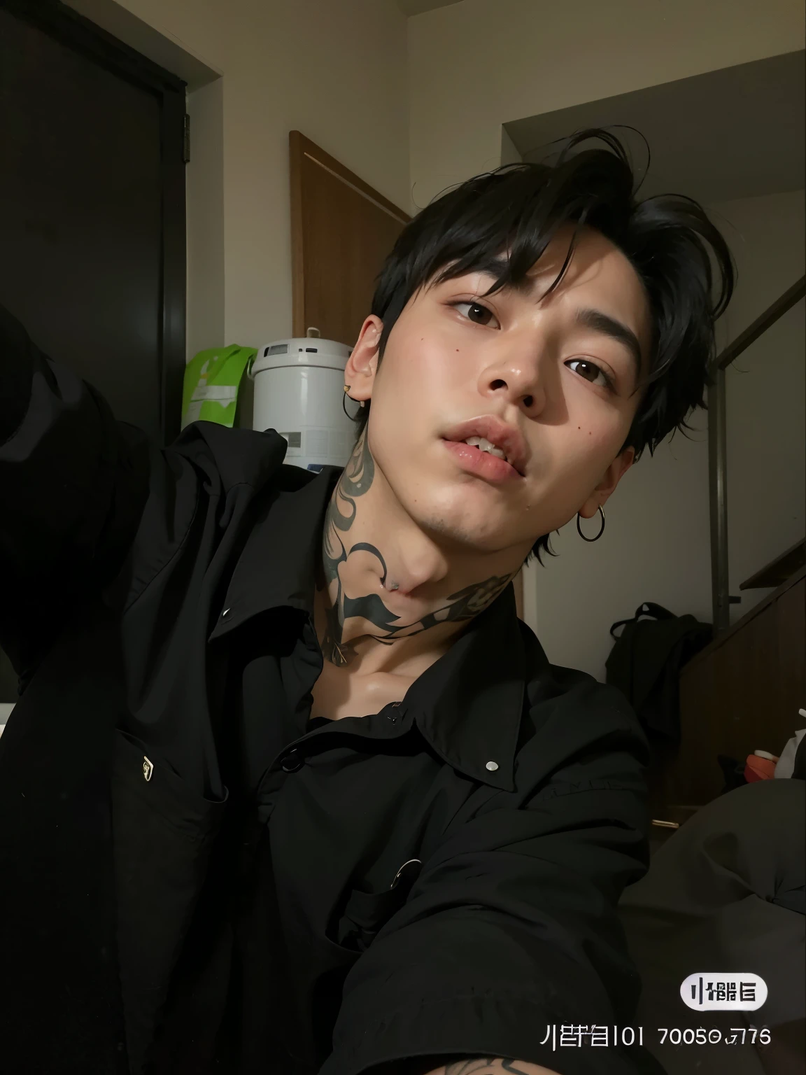 Hombre arafed con un tatuaje en el cuello y el cuello., Kim Doyoung, Cai Xukun, Jinyoung Shin, Ulzzang masculino, Hyung Tae, kanliu666, jungkook, inspirado por Bian Shoumin, headshot foto de perfilture, Hong June Hyung, 1 7 years - child of thin face age, Taejune Kim, foto de perfil