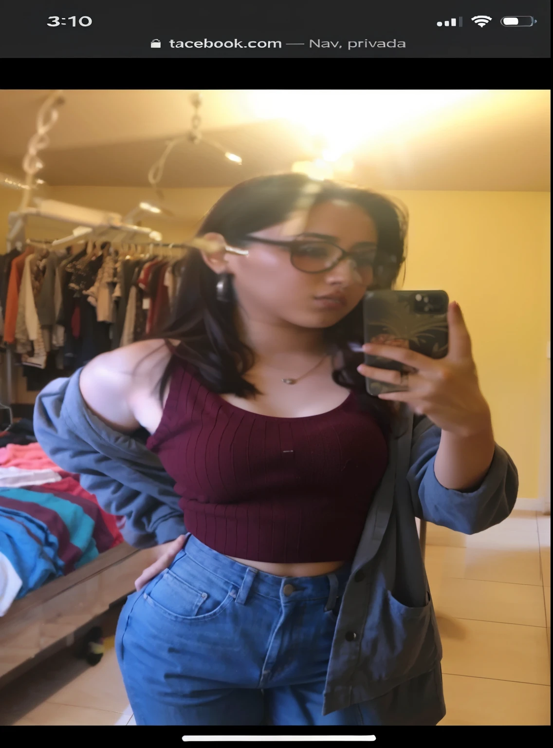 Arafed woman taking a selfie in a room with clothes on a rack, 18 years old, sin ropa, desnuda, grandes chichis, bragas negras