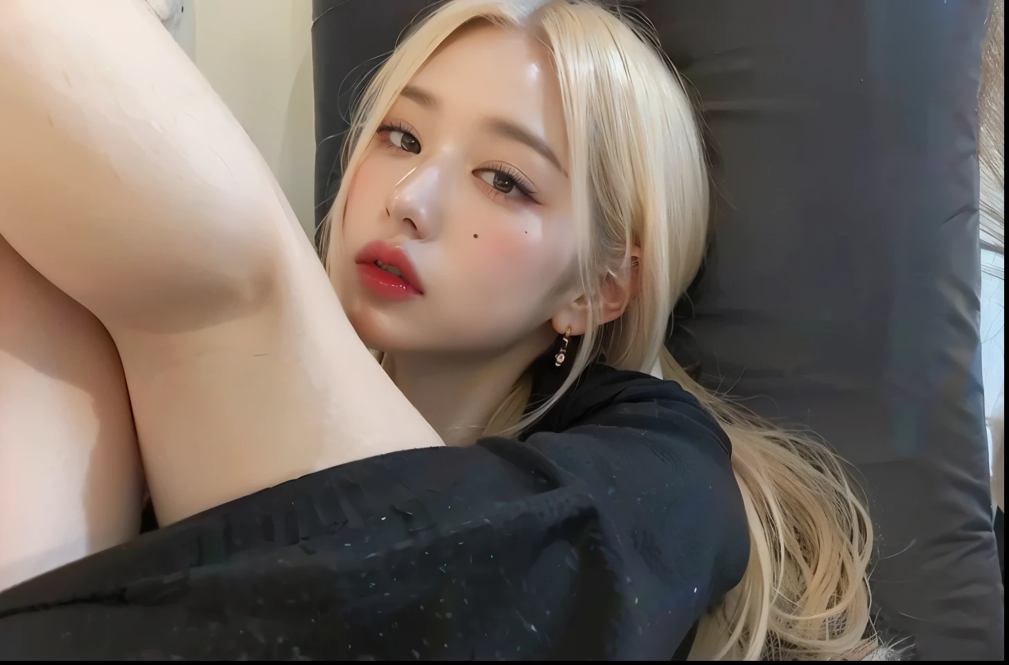 mujer rubia de pelo largo acostada en una silla con las piernas cruzadas, Ava Max, taken in the early 2020s, long cabello rubio y ojos grandes, Cabello largo y rubio y ojos grandes, Angelawhite, Yelena Belova, pale fair skin!!, Diosa rubia, cabello rubio y ojos grandes, cabello rubio muy, very pale, con cabello largo y rubio
