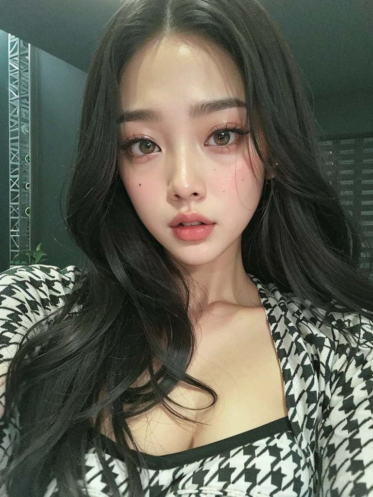 um close up de uma mulher com cabelos longos vestindo uma camisa preta e branca, jennie blackpink, jossi do blackpink, Parque Roseanne do Blackpink, portrait of jossi do blackpink, Heonhwa Choe, Jaeyeon Nam, tzuyu de duas vezes, Jinyoung Canela, Parque Ji-min, Hwang SE - EM, Gongbi, Lee Ji - Eun