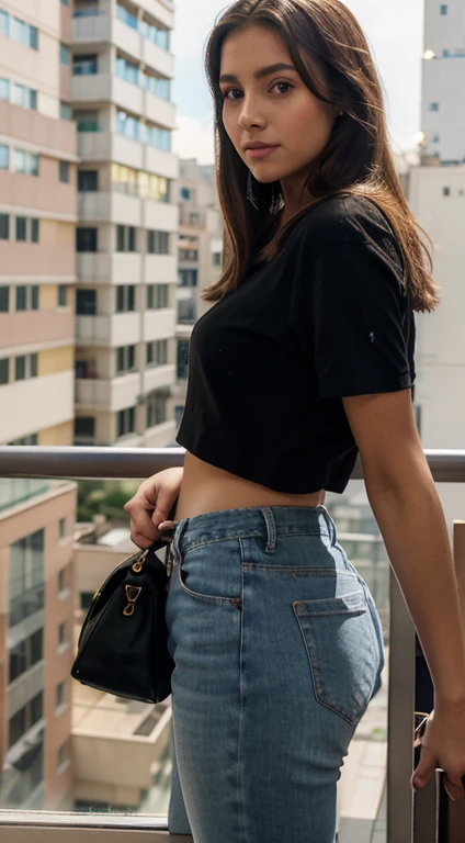 A Chinese woman on the rooftop of a tall building at night, com cabelos macios, rosto delicado, Realistic, real, esguio, grande abertura, fotos sensuais, poses atraentes, Modelo do Instagram, vestindo jeans preto e top cinza claro, tight jeans, long pants, camisa cropped | | |, umbigo aberto, mangas curtas, camisa cinza claro, camisa apertada, black jeans, tampo cinza claro,