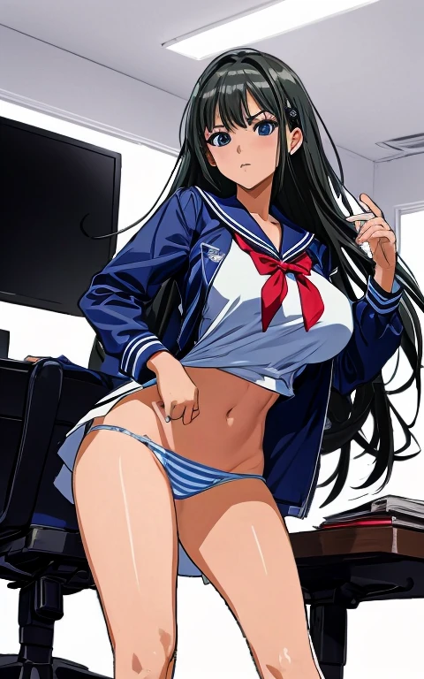 A beautiful woman with long black hair, big breasts, beautiful legs, and a sharp face is standing in a sailor uniform with a white miniskirt.。A beautiful woman&#39;s skirt is rolled up and her light blue and blue striped panties are visible.。A middle-aged office worker is standing nearby.。The beautiful woman is glaring at the office worker。Trem lotado。