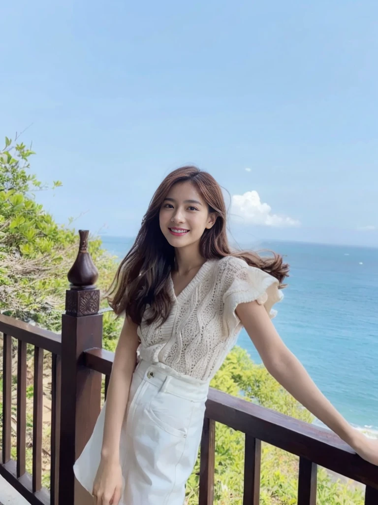 (On a table, Best quality, realistically, ultra - detailed, meticuloso, A high resolution, 8k wallpaper), Close-up portrait of a beautiful woman, Chariada, Smiling, light brown messy hair, Perfect dynamic composition, 美丽meticuloso的眼睛, Just like the cover of a fashion magazine, On campus