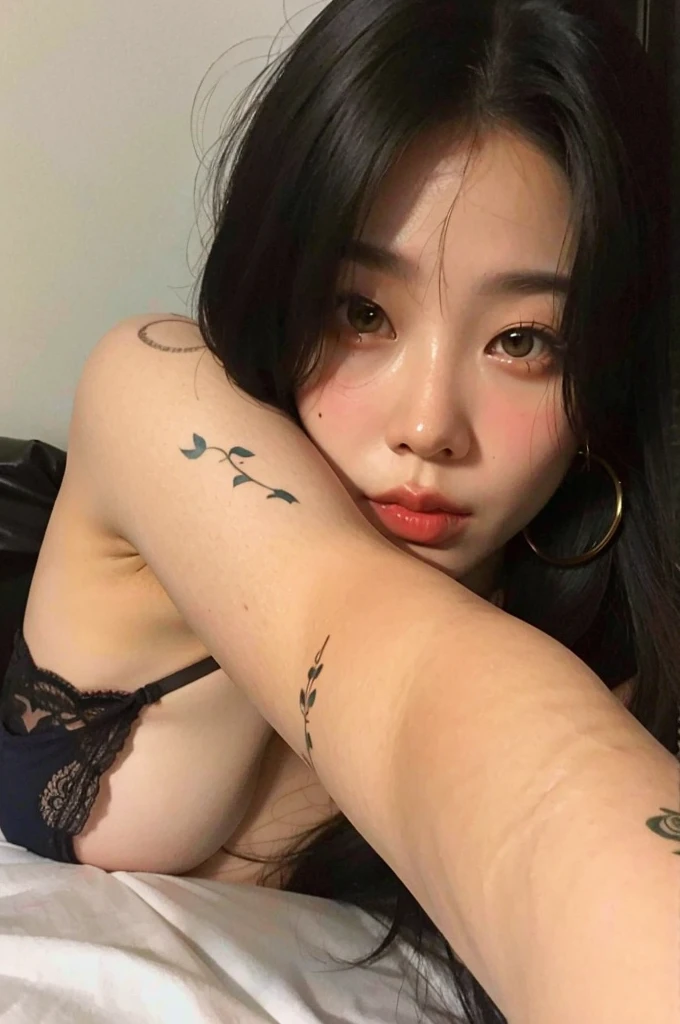 arafed Asian woman com tatuagens on her arm and leg, Asian girl, Coberto, beautiful Asian girl, com tatuagens, of taiwanese girl com tatuagens, asian features, asian hyperdetailed, an Asian woman, young Asian girl, half asian, menina coreana, Asian women, Asian woman, 18 anos, Asian face, cute face with arms and legs