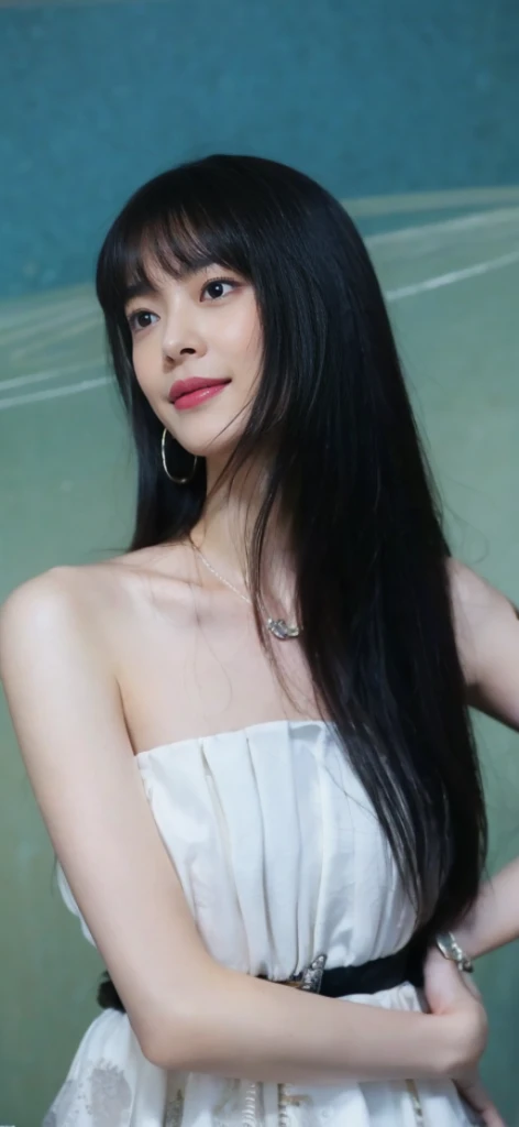 (On a table, Best quality, realistically, ultra - detailed, meticuloso, A high resolution, 8k wallpaper), Close-up portrait of a beautiful woman, Chariada, Smiling, light brown messy hair, Perfect dynamic composition, 美丽meticuloso的眼睛, Just like the cover of a fashion magazine, On campus