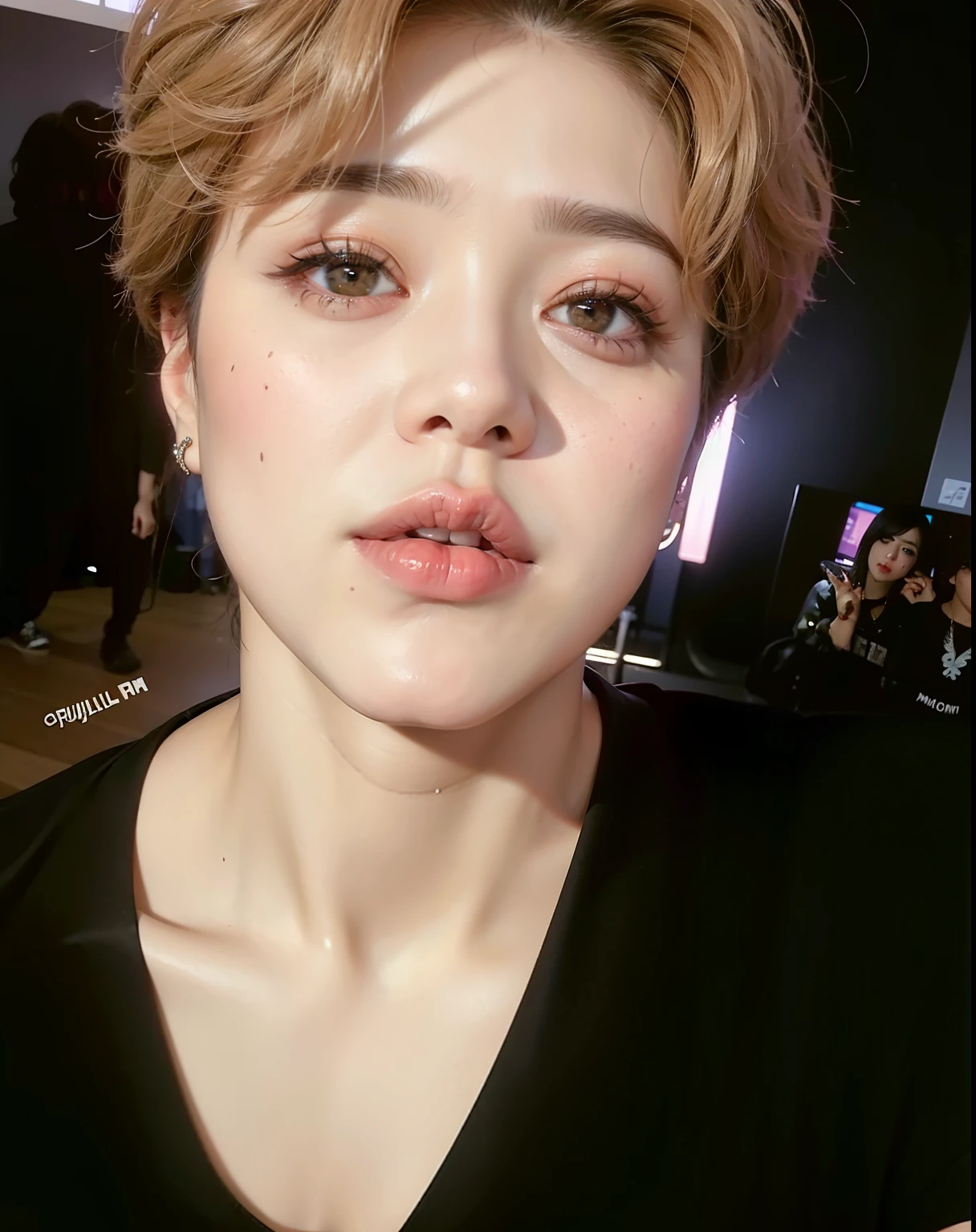 um close de uma pessoa com uma camisa preta e cabelo ruivo, Jimin\Plump lips, Jimin\Nariz grego, accurate Jimin face, Jimin\'s right eyelid swollen, park Jimin, Jimin, Jung Jaehyun, wan adorable korean face, Todos do Grupo NCT, Yoongi de cabelos pretos, Ruan Jia Lindo!, TaeJune Kim