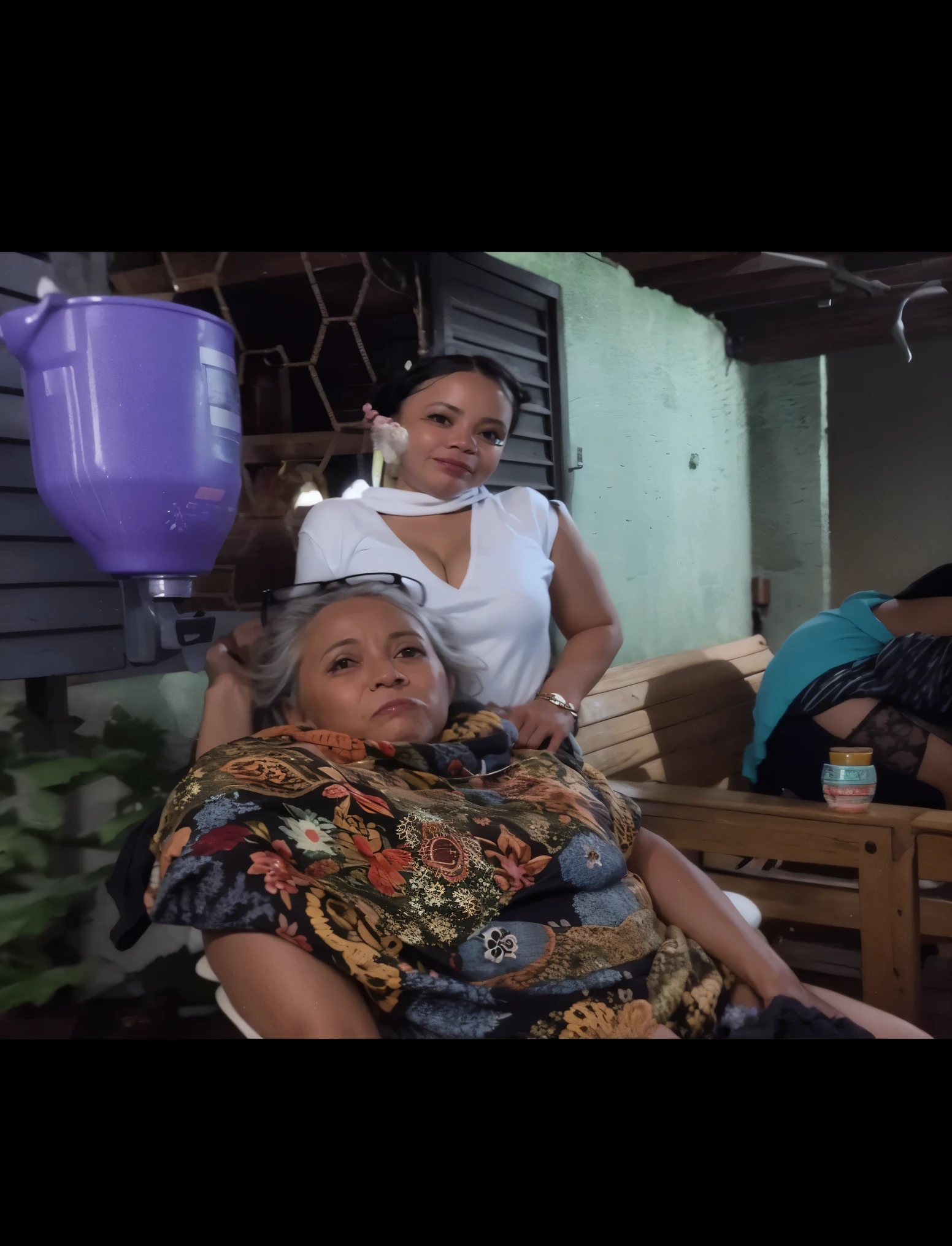 there is a woman sitting in a chair with a woman standing next to her, Mulheres cubanas em Havana, Directed by: Nandor Soldier, by Amelia Peláez, Directed by: Willian Murai, por Veno Pilon, Mulher de 30 anos de Cuba, Directed by: Fernando Gerassi, by Gina Pellón, photo taken at night