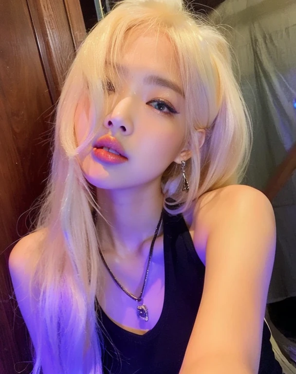 Un primer plano de una mujer con cabello rubio y una blusa negra, Parque Roseanne de Blackpink, Jinyoung Shin, Lalisa Manobal, Retrato de Kim Petras, Cabello largo y blanco y flequillo, con el pelo largo y blanco, Heonhwa Choe, con pelo largo blanco, Una chica con cabello rubio, Sun Yunjoo, Lalisa Manoban de Blackpink