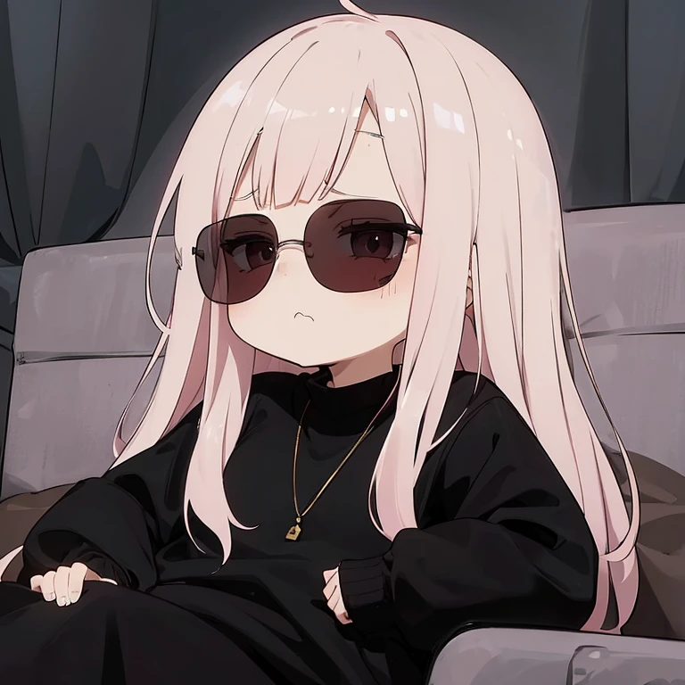 Lazy，A pink-haired，long whitr hair，The face is fat and pouty