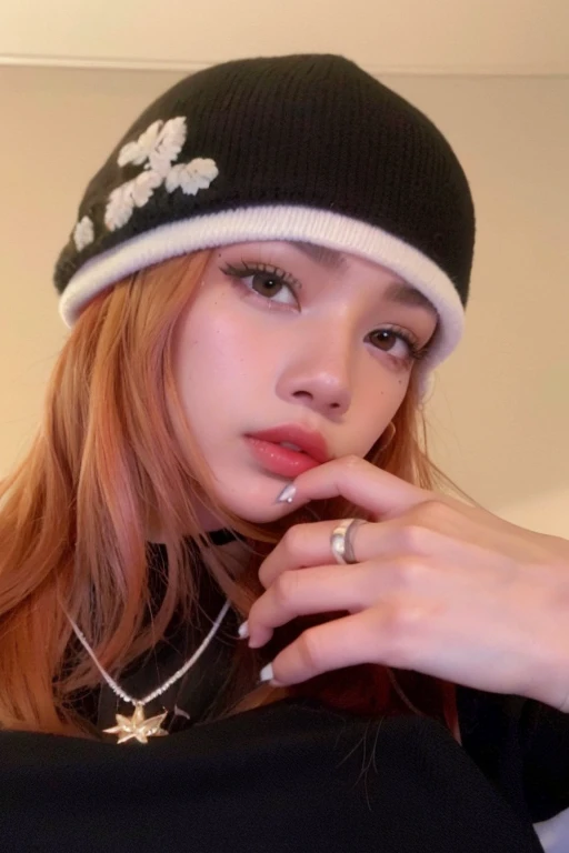 arafa woman with red hair and black and white hat, jossi do blackpink, Parque Roseanne do Blackpink, portrait of jossi do blackpink, jennie blackpink, Parque Ji-min, jia, Jinyoung Canela, Dom Yunjoo, foto de perfil, Lalisa Manoban do Blackpink, taken in the early 2020s, imagem de perfil