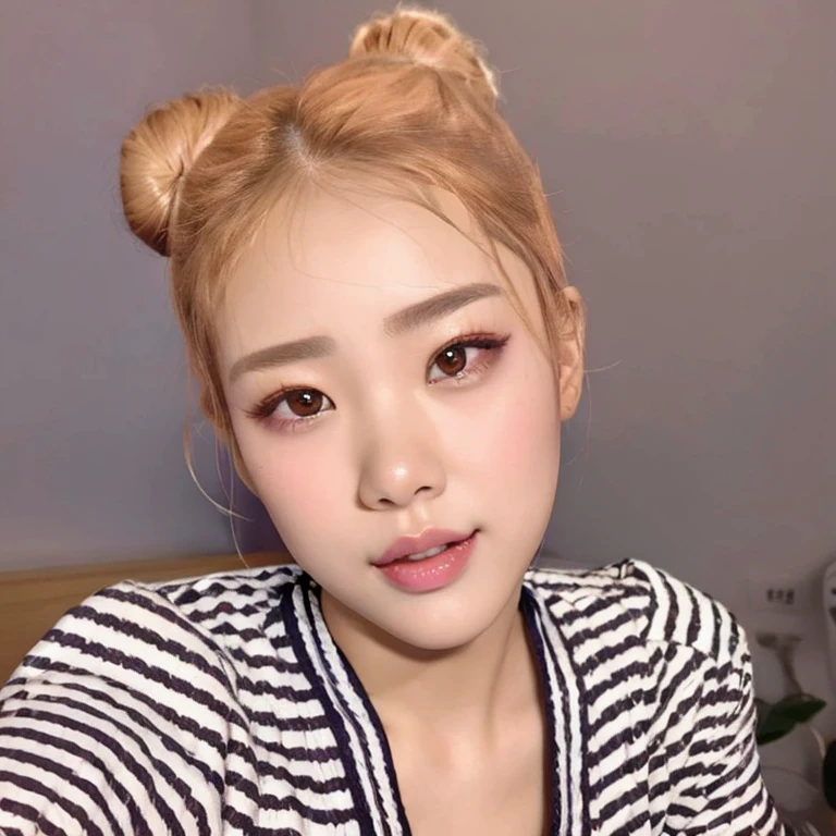 a close-up of a person with a bun on a bed, Foto de perfil de la foto de cabeza, tan adorable cara coreana, Park Roseanne de Blackpink, maquillaje popular de Corea del Sur, two peinado de coletas, peinado de coletas, maquillaje coreano popular, Chica coreana, pelo corto de coletas, Shikamimi, Sakimichan, Joven y adorable rostro coreano, Lalisa Manobal, Peinado kawaii