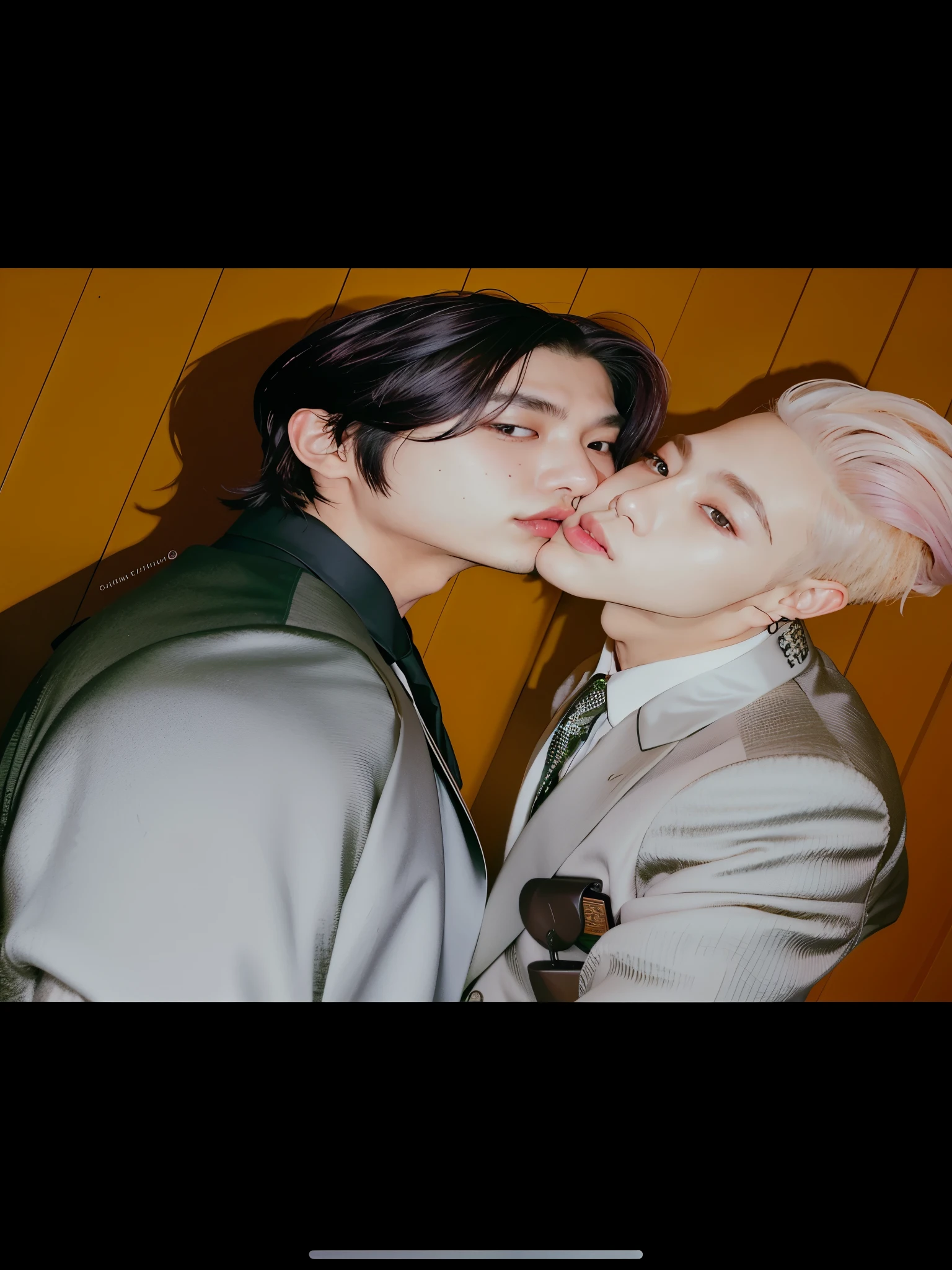 there are two men that are beijaring each other in a photo, chave ainda, Cai Xukun, Bts, Tumblr, fanart oficial, Gay, beijar, TaeJune Kim, Inspirado em Jeonseok Lee, Eeri, Kpop, Photo Session, jia, Ji-Min, alta resolução, KDA and sam yang, KDA, Lv, Choi