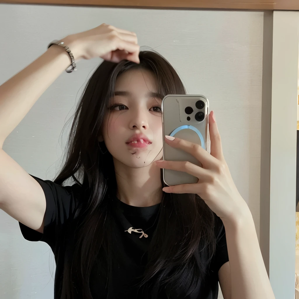 there is a woman taking a selfie in a mirror, cabelos laranjas, decote no peito, Bae Suzy, Jaeyeon Nam, TaeJune Kim, Jisoo do Blackpink, com cabelos longos, jisoo do blackpink, Jinyoung Canela, Heonhwa Choe, 2 2 anos, 2 3 anos, jossi do blackpink, 21 anos, Ulzzang, Fotografia selfie 8k, Pose distorcida