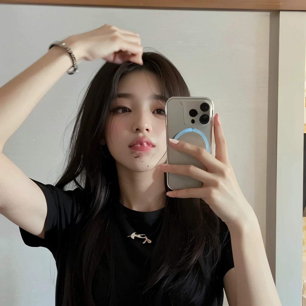 there is a woman taking a selfie in a mirror, cabelos laranjas, decote no peito, Bae Suzy, Jaeyeon Nam, TaeJune Kim, Jisoo do Blackpink, com cabelos longos, jisoo do blackpink, Jinyoung Canela, Heonhwa Choe, 2 2 anos, 2 3 anos, jossi do blackpink, 21 anos, Ulzzang, Fotografia selfie 8k, Pose distorcida