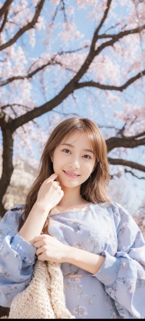 (On a table, Best quality at best, realistically, ultra - detailed, meticuloso, A high resolution, 8k wallpaper), Close-up portrait of a beautiful woman, Chariada, Smiling, light brown messy hair, Perfect dynamic composition, 美丽meticuloso的眼睛, Just like the cover of a fashion magazine, On campus