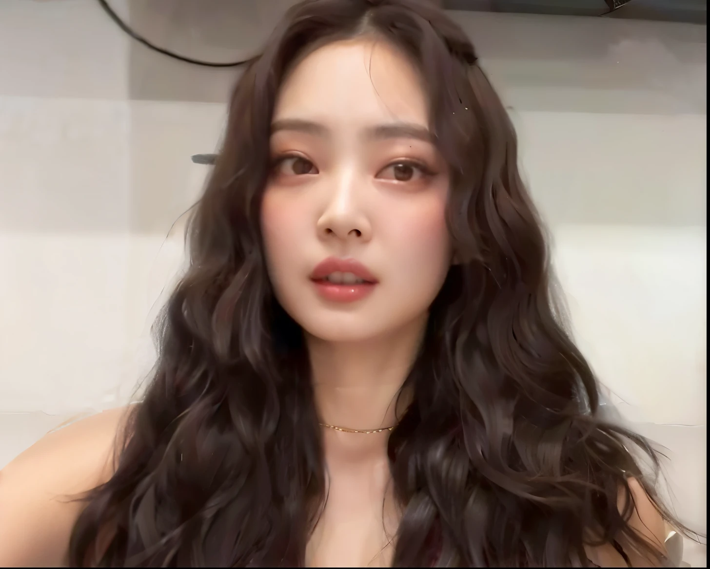 um close up de uma mulher com cabelos longos usando um vestido preto, Jaeyeon Nam, Heonhwa Choe, Gongbi, coreana, Jinyoung Canela, Fotografia selfie 8k, Artista coreano, cynthwave, Lee Ji-eun, Lee Ji - Eun, Hwang SE - EM, dilraba dilmurat, Ulzzang