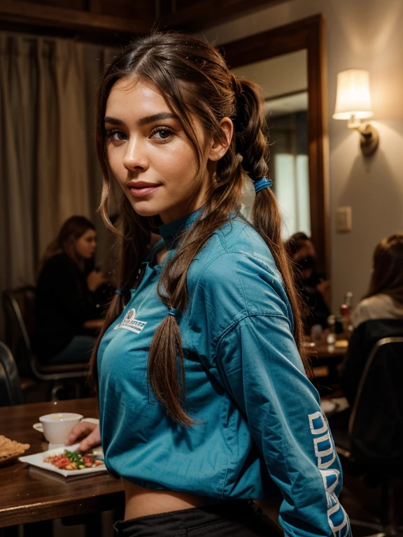 une femme aux cheveux bruns ,:: ,:: madison beer, streaming, pigtail, photoréaliste - h 6 4 0, 🎀 🧟 🍓 🧚, tu vois, live2d, ressemble à laura barriales, —ar 16:9, Sam Nassour, 5 0 s, incroyablement mignon,plan de la tête au pied , sourcils droits, avec un grand sourire, elle porte une long manteau de couleur bleu et orange ciel , sur une moto