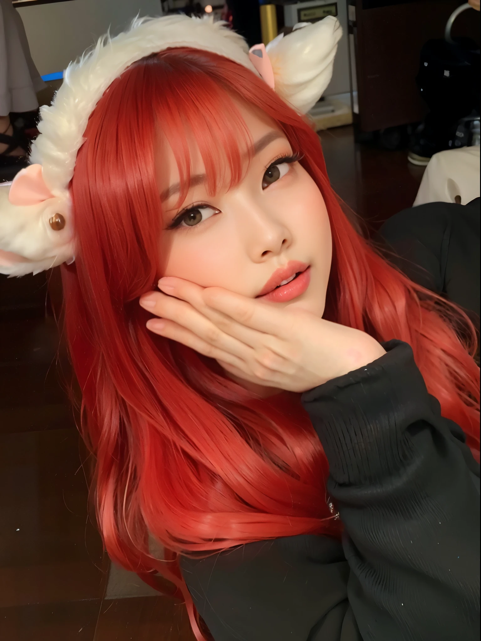 a close up of a woman com cabelos ruivos wearing a bunny ears headband, Lalisa Manobal, pale red, Ulzzang, Cor vermelha, peruca vermelha, com cabelos ruivos, Lalisa Manoban do Blackpink, Cor vermelhaed, cabelos tingidos de vermelho, linda Delphine, vermelho demais, cabelos vermelhos carmesim e olhos vermelhos, com longos cabelos ruivos