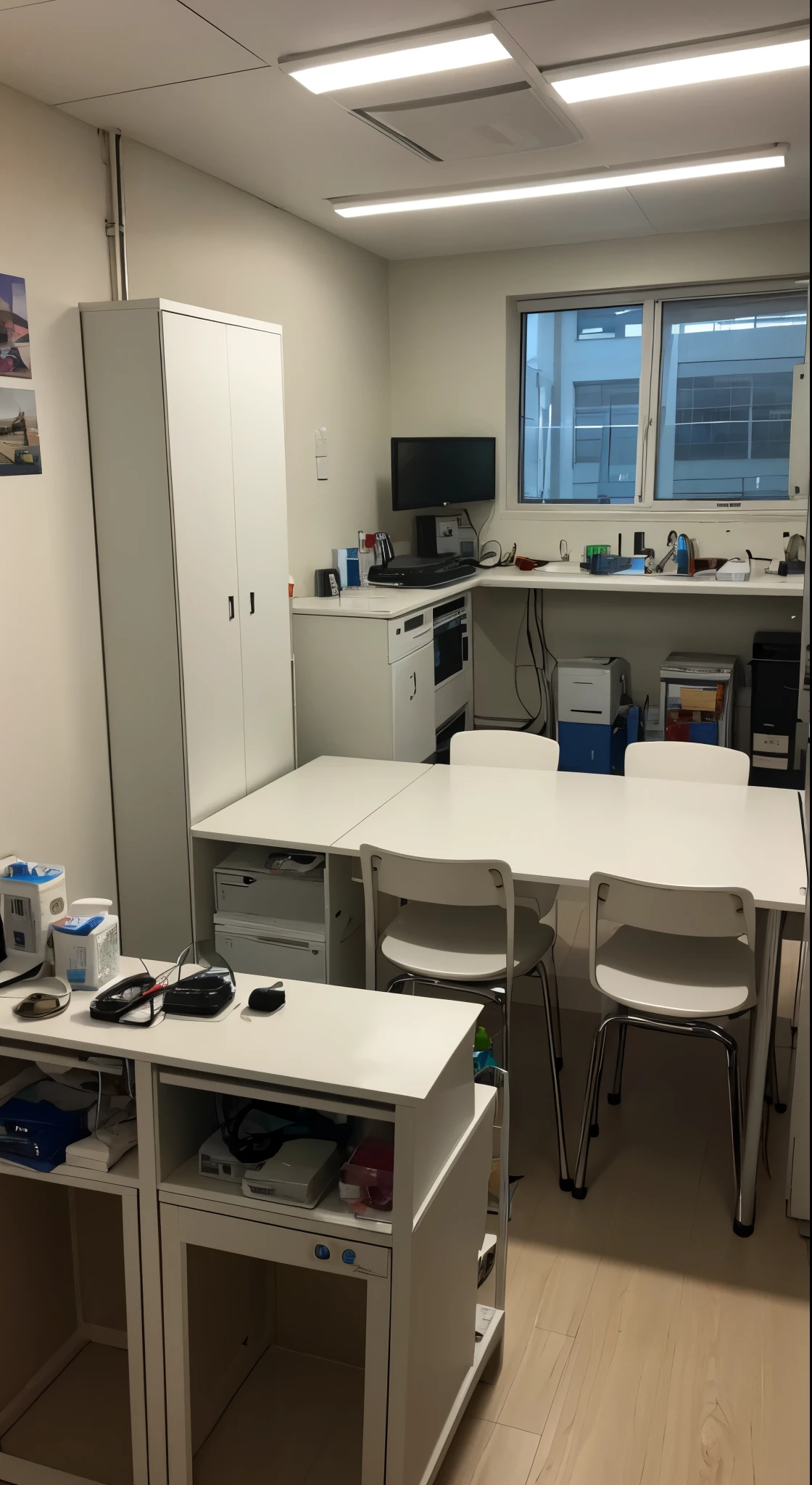 {Photos taken with an ultra-high resolution camera}、{8K photo quality:1.2}、{ultra-high resolution photo quality:1.2}、{Ultra-realistic1.2}、masterpiece、a research lab at a pharmaceutical company、An empty laboratory、、with no people、no person、glass tube、personal computers