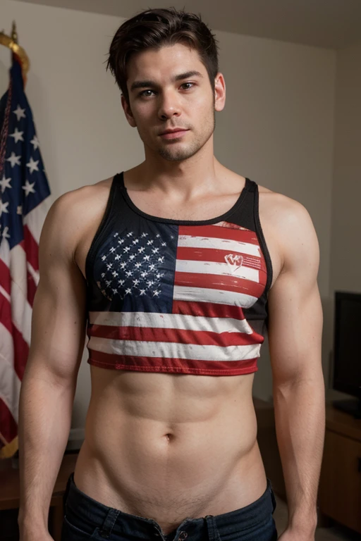 Hombre guapo americano, en boxers con la bandera de america, con bulto grande en la entrepierna.