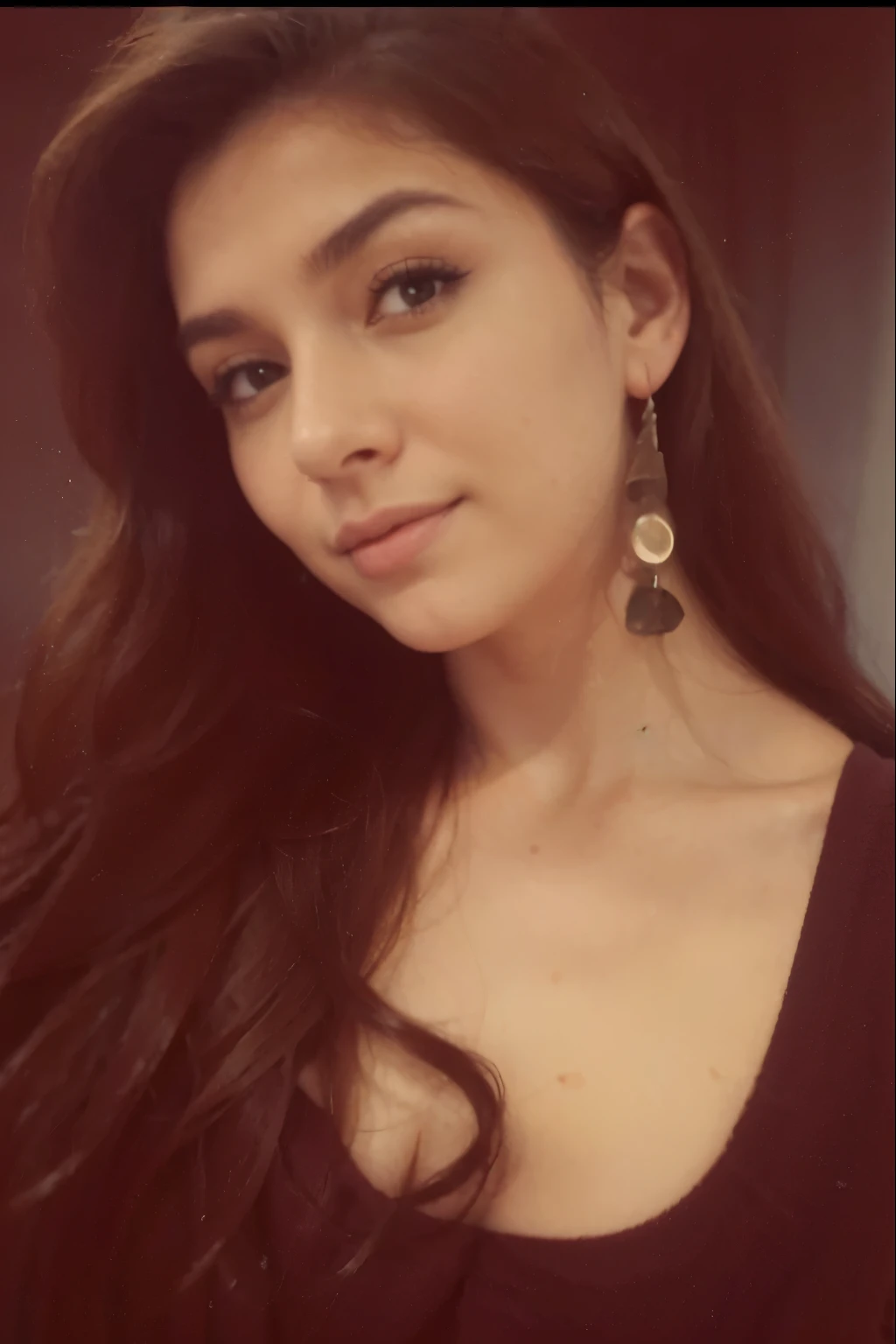 Portrait of a curvy girl in a towel, peito enorme, usando uma toalha, vestindo uma regata, rechonchudo, encostado na parede vermelha, cabelos secos, imagem de alta qualidade, master part, textura detalhada do cabelo, Textura detalhada da pele, textura de pano detalhada, 8k, Adicionar detalhes da malha, ultra Textura detalhada da pele, foto ultra detalhada, skin pores, detalhes do pano, altos detalhes da pele, detalhes realistas do cabelo
