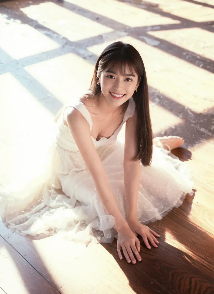 (On a table, Best quality at best, realistically, ultra - detailed, meticuloso, A high resolution, 8k wallpaper), Close-up portrait of a beautiful woman, Chariada, Smiling, light brown messy hair, Perfect dynamic composition, 美丽meticuloso的眼睛, Just like the cover of a fashion magazine, On campus