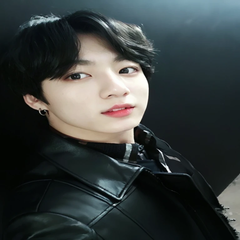 um close up de uma pessoa usando uma jaqueta preta e uma gravata, Jungkook,Jungkook de cabelos pretos, Jungkook\'s right eyelid swollen, Jungkook\Plump lips, Jungkook , Jungkook adorable korean face, , Inspirado em Jungkook do BTS, foto de perfil headshot, Ulzzang macho