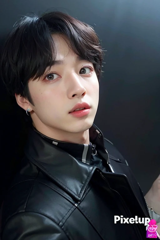 Imagem de um homem com uma jaqueta preta e uma gravata preta, Jungkook, Jimin\Plump lips, Jimin\'s right eyelid swollen, Jimin, wan adorable korean face, Yoongi de cabelos pretos, portrait of kpop idol, Hyung Tae, Jinyoung Canela, park Jimin, Capturado na Canon EOS R 6, his eyes look wise