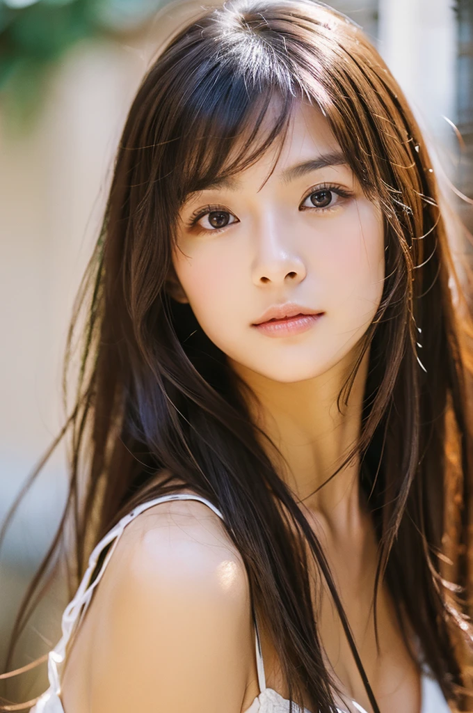 1girl in, very disheveled hair, |A dark-haired、Very beautiful long shiny hair、Very beautiful cute face、Lustrous and radiant beautiful skin、独奏、ultra-quality、Hard Focus、film grains、超A high resolution、​masterpiece、Lovely detailed clear brown eyes that shine　Asian Beauties