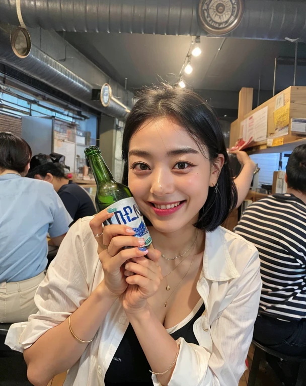 mulher sorridente segurando uma lata de leite em um restaurante lotado, Chiho, holding a cerveja!!, holding cerveja, Kimi Takemura, tzuyu de duas vezes, Kiyoko Suzuki, Chiho ashima, Shiori Teshirogi, holding a cerveja, Shikami, Harumi, Jaeyeon Nam, Gongbi, cerveja, drinking cerveja