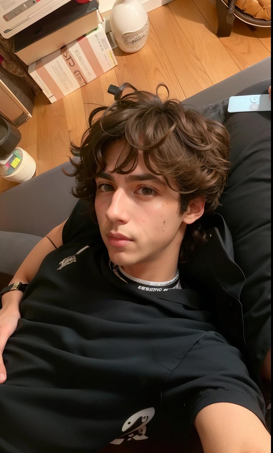 Arafed man lying on a sofa with his head on a remote control, 1 7  - childhin face age, Has short, curly brown hair, Su cabello es desordenado y salvaje, his hair is messy and unkempt, tommy 1 6 years old, Chalamet, Declan McKenna, XQC, peinado grande y desordenado