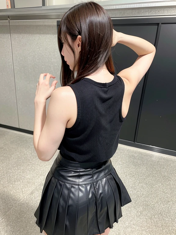 realphoto、Tank top、Leather Pleated Skirt、Flipping up her skirt with her hands、Showing off your underwear、I'm showing my ass here