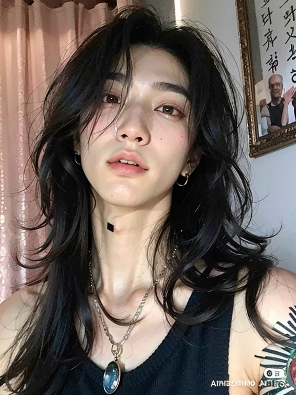 um close up de um homem com cabelos longos usando um top preto, Cai Xukun, andrógino person, andrógino face, delicate andrógino prince, Steven Jung, 1 7 - ano - menino rosto magro, Sul Coreano Masculino, Jinyoung Shin, Yanjun Chengt, andrógino male, andrógino, beautiful andrógino girl