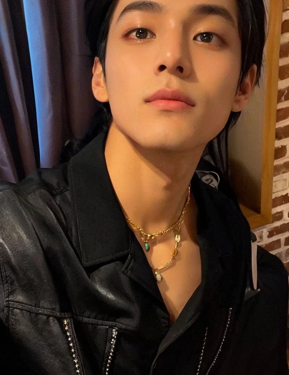 Homem de cabelo preto, BTS, Kim Taehyung, Adorable Wan with Korean face, hyung tae, handsome androgynous prince, jovem, grupo BTS, inspirado em Taehyung