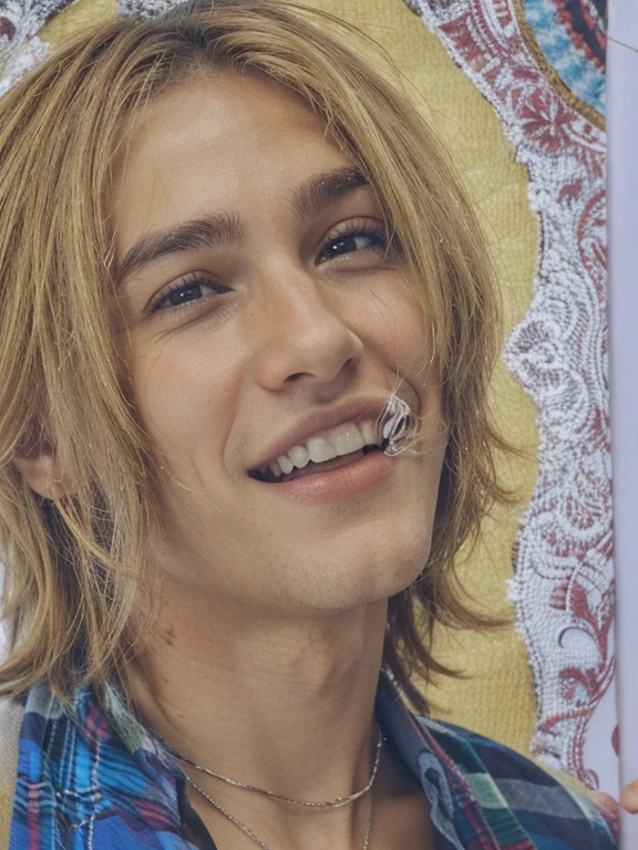 Homem, tartan, 16 anos, sorrindo, cabelos longos,