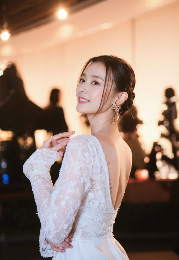 (on the table, best quality, realistically, Super detailed, meticulous, high resolution, 8k wallpaper), Close-up portrait of a beautiful woman, Chariada, smiling, light brown messy hair, Perfect dynamic composition, 美丽meticulous的眼睛, Just like the cover of a fashion magazine, On campus