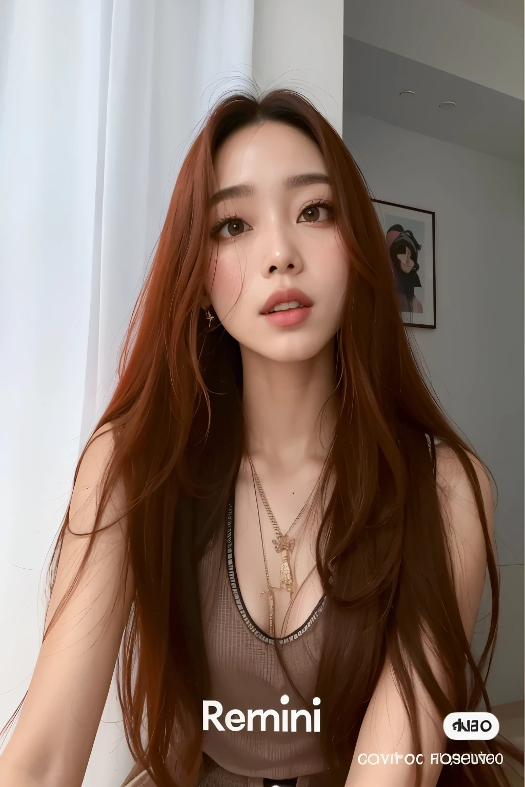 mulher arafa com longos cabelos ruivos e um colar de cruz, com cabelos longos e olhos penetrantes, ela tem cabelo longo redoranjado, linda jovem coreana, linda mulher sul-coreana, ela tem longos cabelos castanhos alaranjados, pele laranja e cabelos longos e ardentes, Retrato de Jossi do Blackpink, linda jovem coreana, cruel korean goth girl, coreana, cabelo longo colorido enferrujado