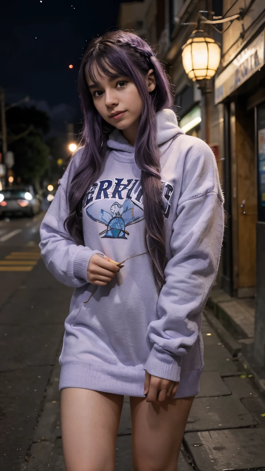 Menina bonita, menina jovem, 23 anos, Cabelo absurdamente longos, cabelo pintado todo de roxo, com um vestido de frio de cor roxo, roupa de frio roxo, mulher japonesa, fundo de inverno com neve, ambiente numa noite de frio, apaixonada, realista.