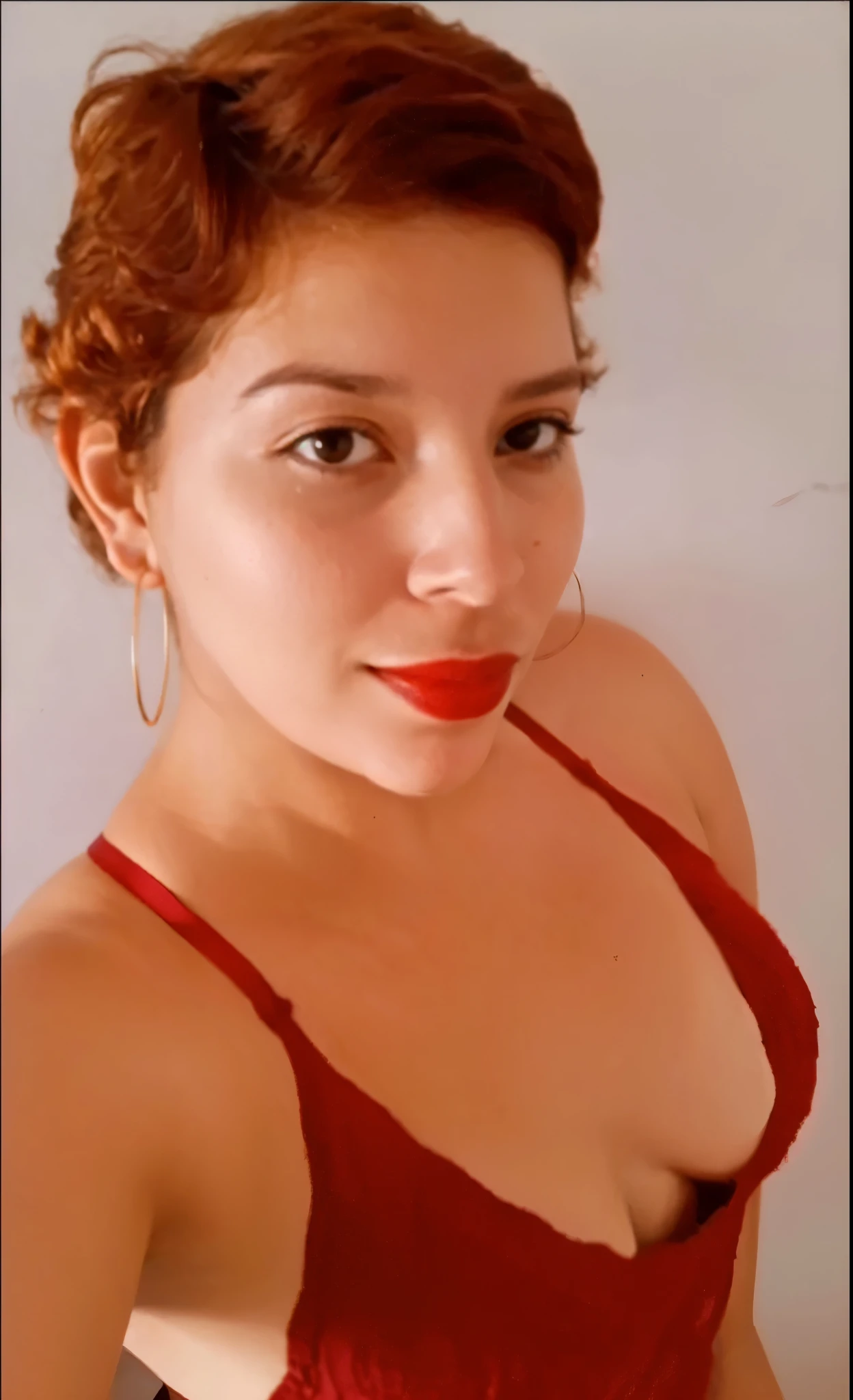 Bonita, sorridente, full lips and brown eyes, seios grandes e sedutores